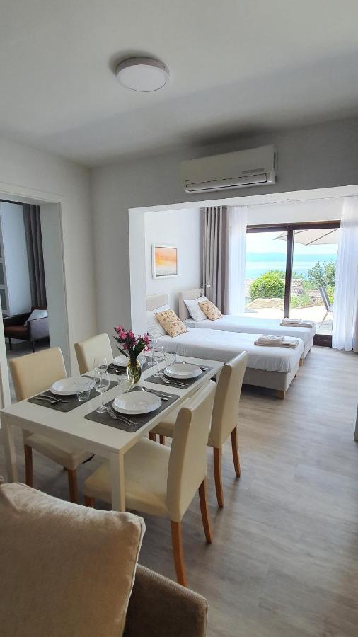 Divine View Apartma Njivice Exterior foto