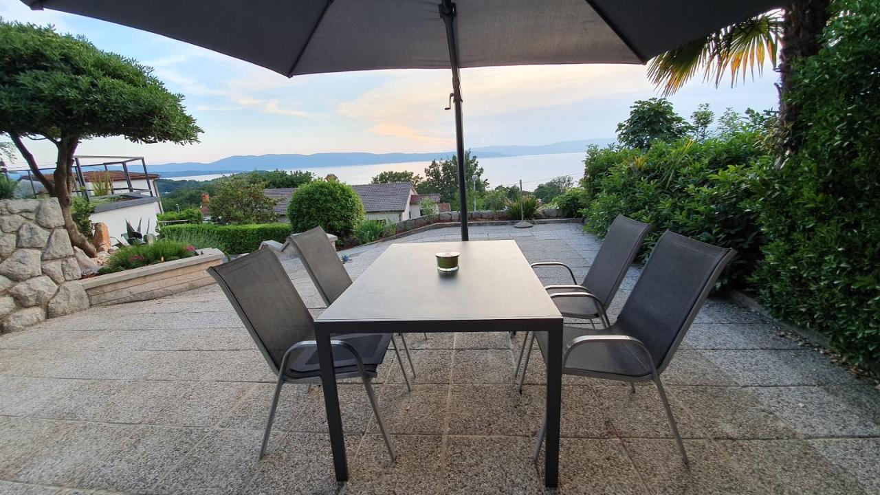 Divine View Apartma Njivice Exterior foto