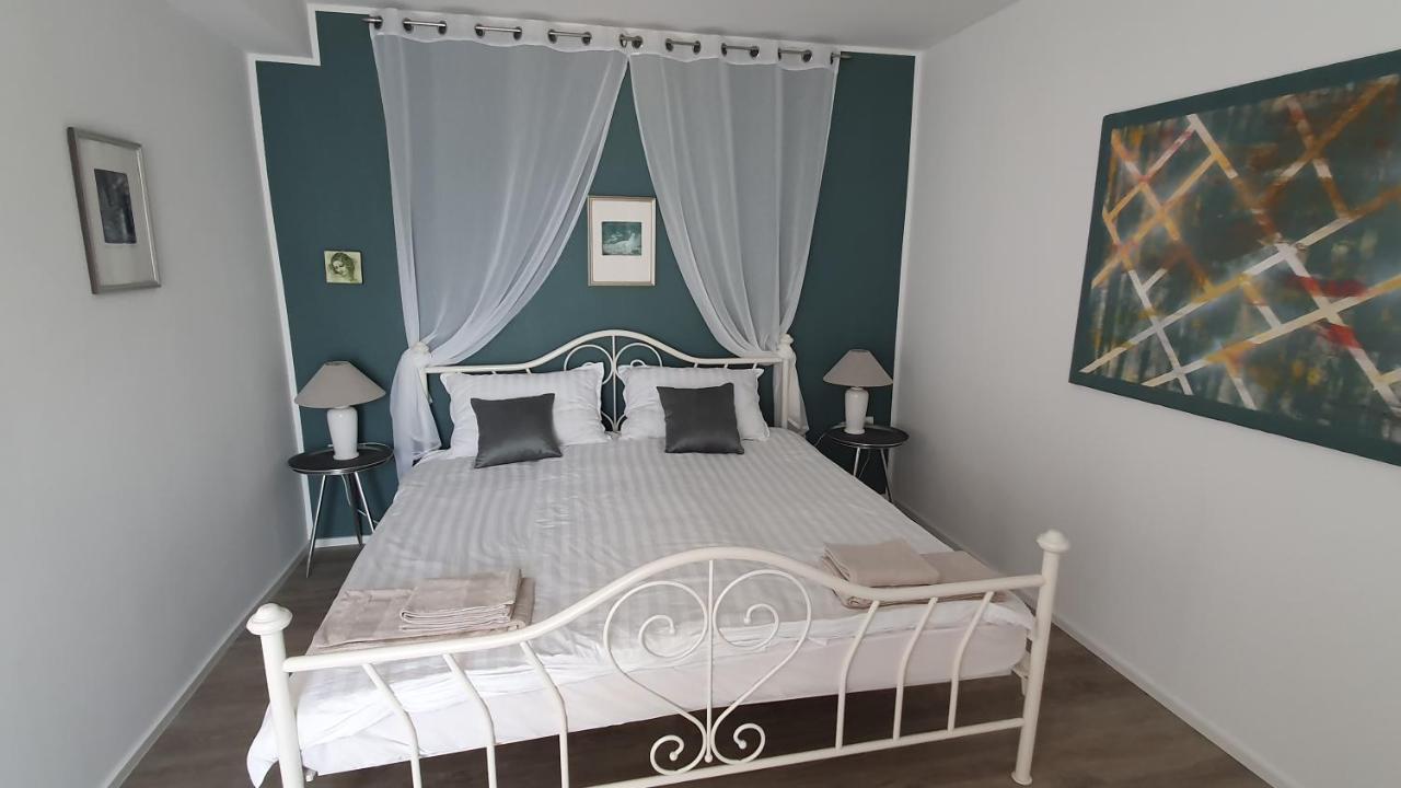 Divine View Apartma Njivice Exterior foto