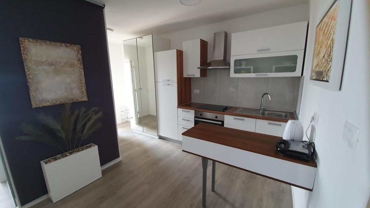 Divine View Apartma Njivice Exterior foto