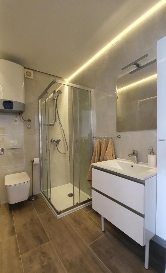 Divine View Apartma Njivice Exterior foto