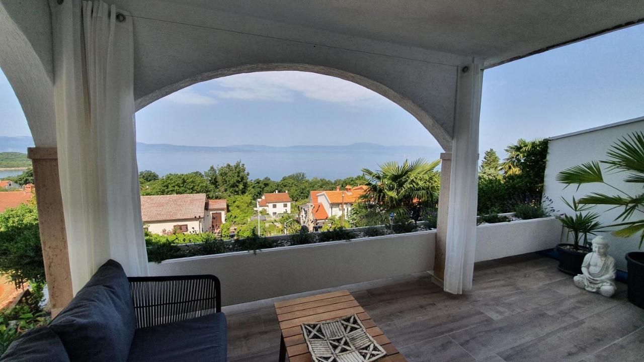 Divine View Apartma Njivice Exterior foto